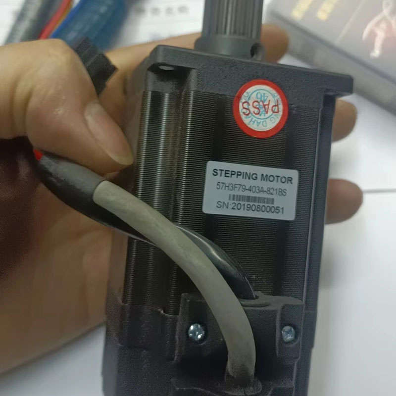 DAHAO মোটর 57H3F79-403A-821BS বন্ধ লুপ A15 X অক্ষ চীনা এনব্রোয়েডার মেশিন EDH03-57H3F79-403A-821BS